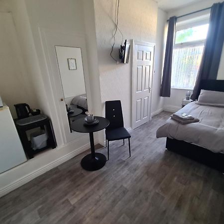 Tredegar Arms Budget Guesthouse For Walkers/Cyclists/Contractors/Traveler 머티르티드필 외부 사진