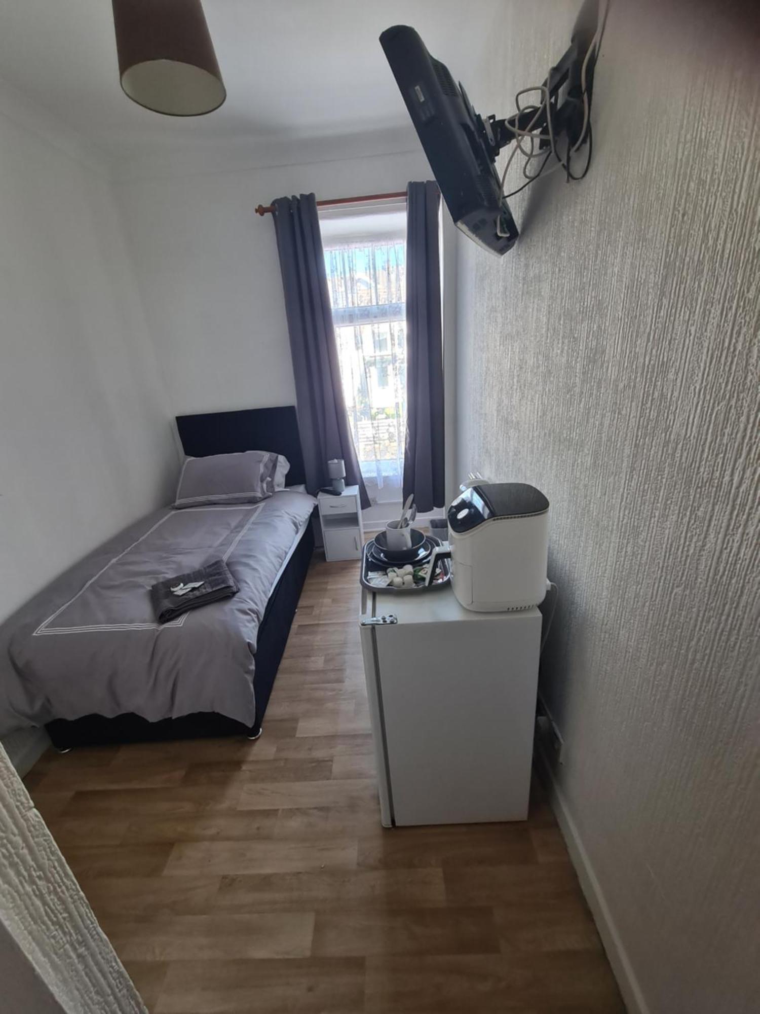 Tredegar Arms Budget Guesthouse For Walkers/Cyclists/Contractors/Traveler 머티르티드필 외부 사진