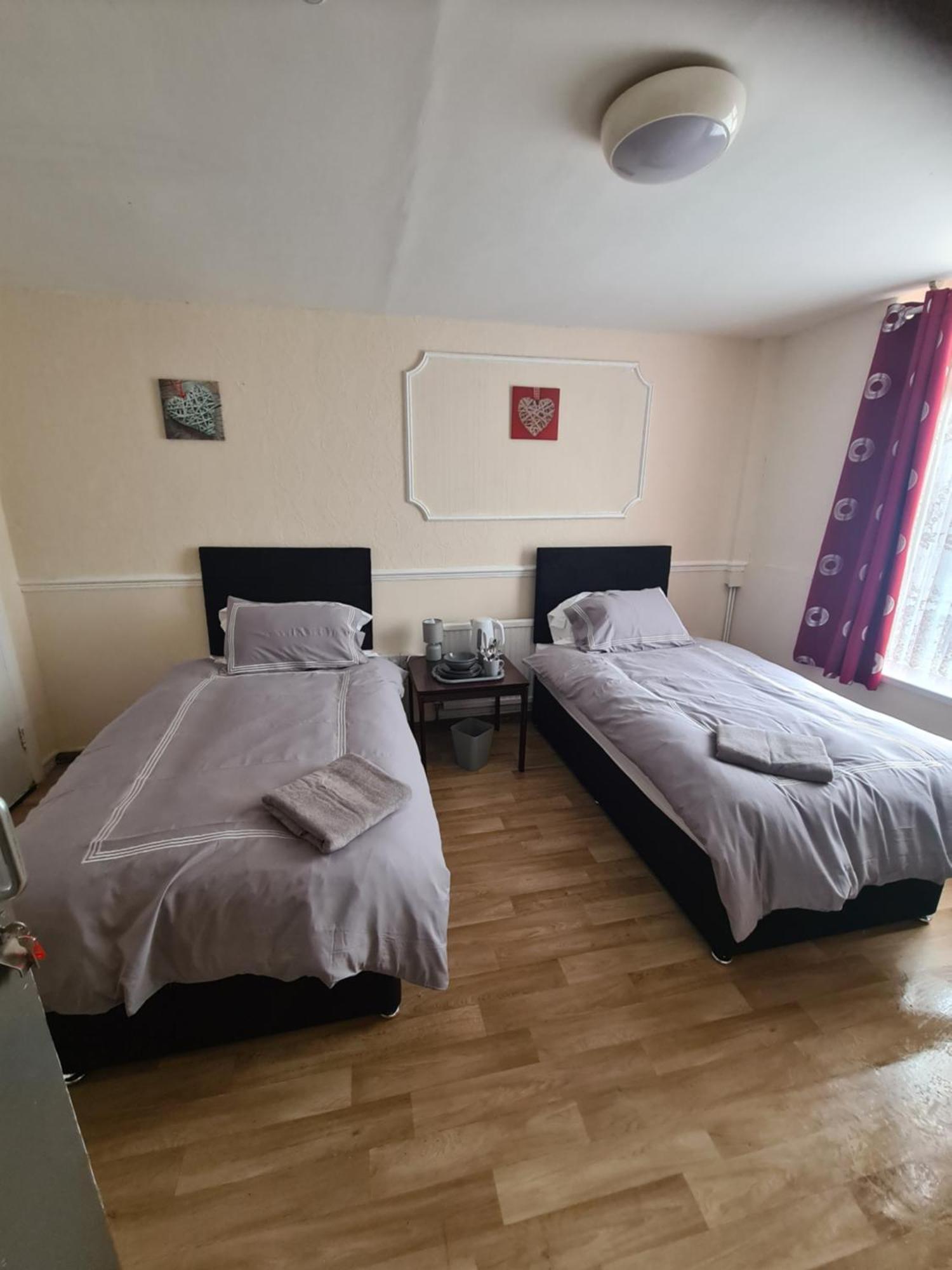Tredegar Arms Budget Guesthouse For Walkers/Cyclists/Contractors/Traveler 머티르티드필 외부 사진