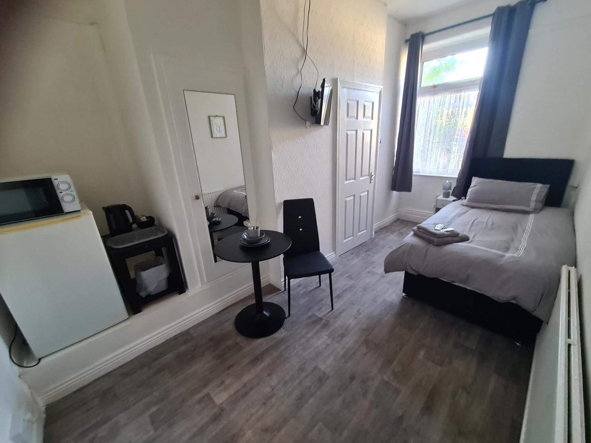 Tredegar Arms Budget Guesthouse For Walkers/Cyclists/Contractors/Traveler 머티르티드필 외부 사진