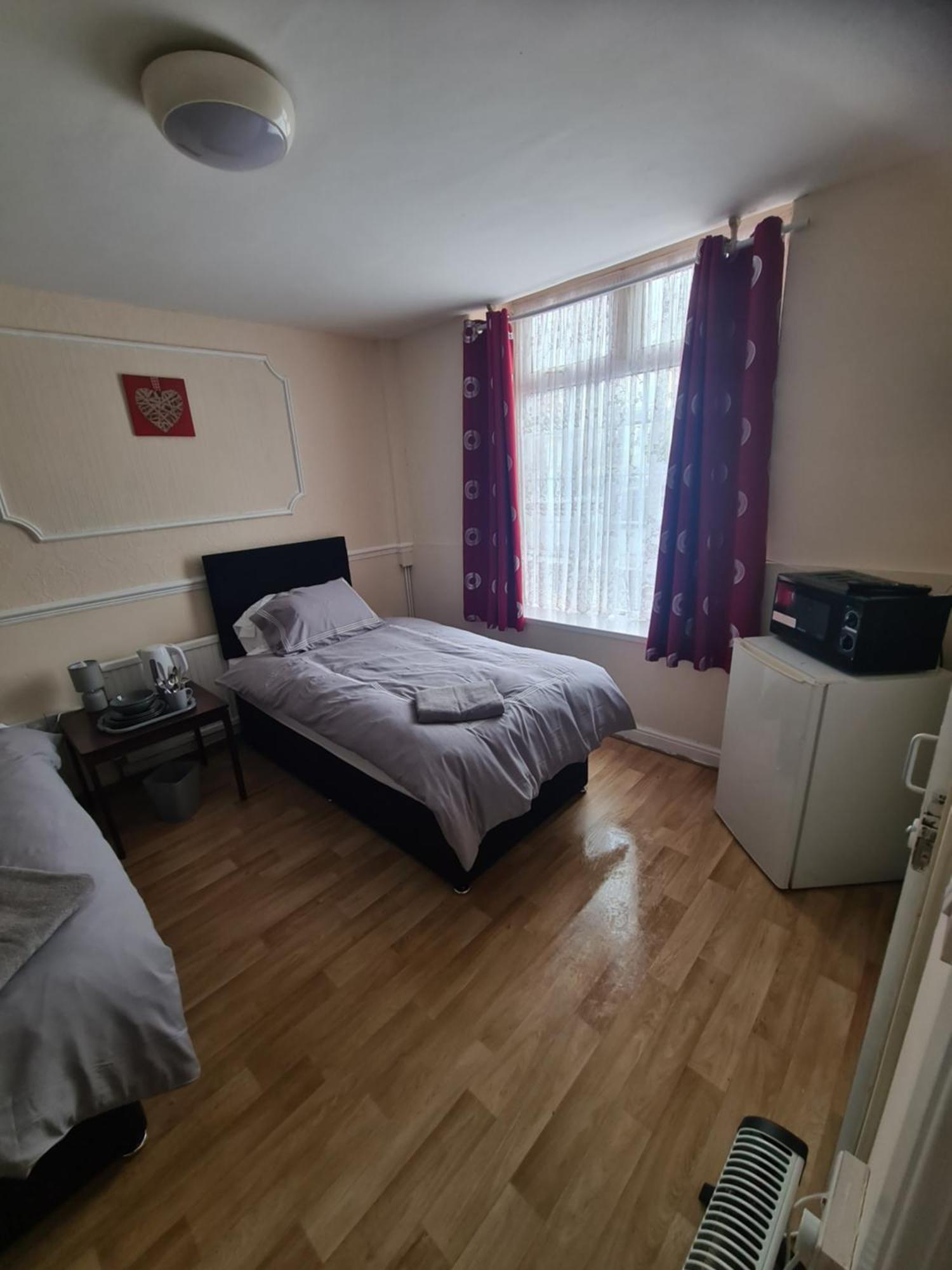 Tredegar Arms Budget Guesthouse For Walkers/Cyclists/Contractors/Traveler 머티르티드필 외부 사진