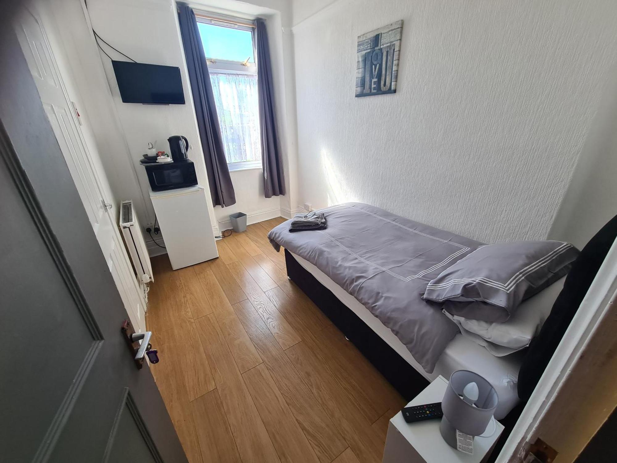 Tredegar Arms Budget Guesthouse For Walkers/Cyclists/Contractors/Traveler 머티르티드필 외부 사진