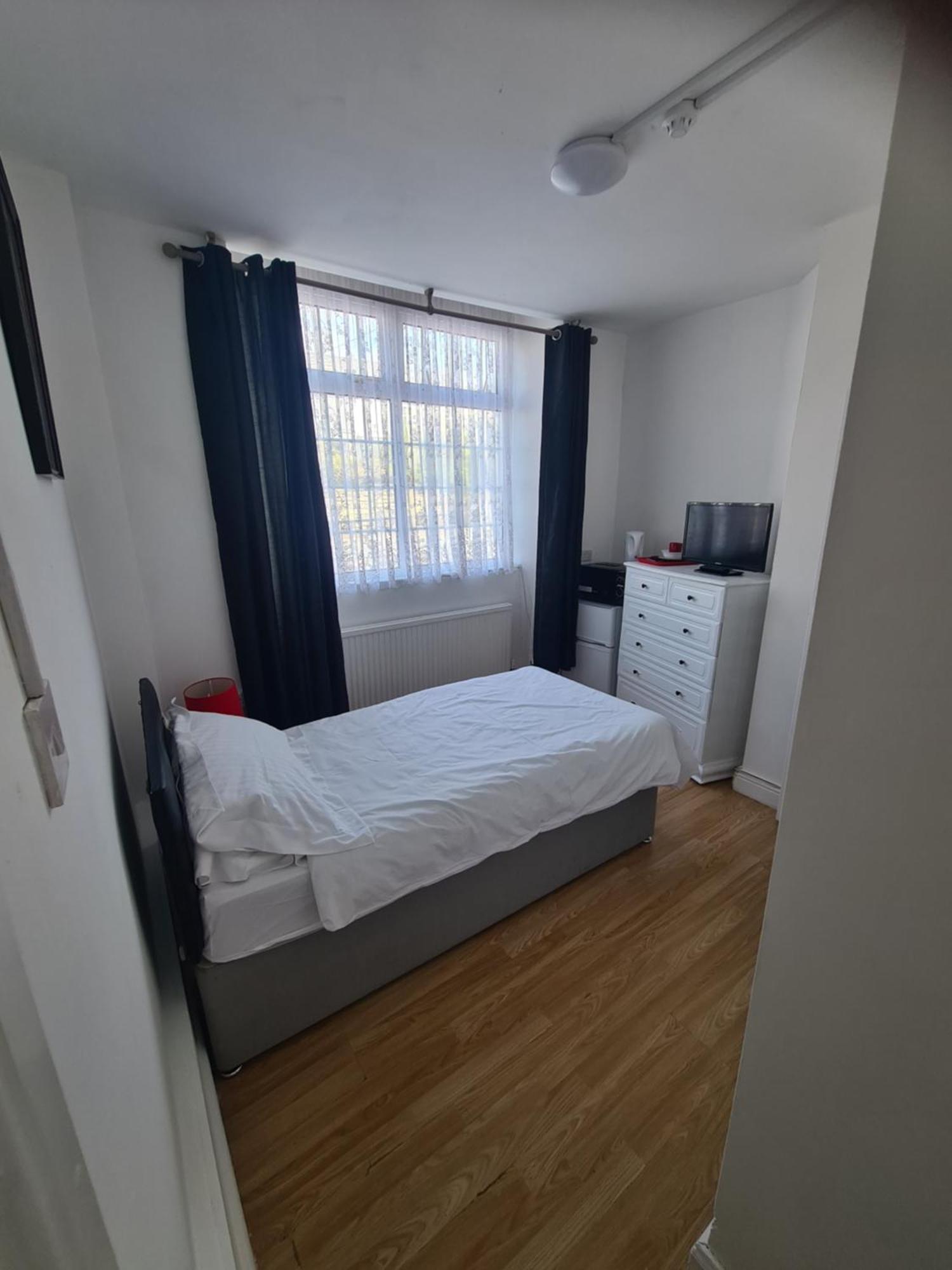 Tredegar Arms Budget Guesthouse For Walkers/Cyclists/Contractors/Traveler 머티르티드필 외부 사진